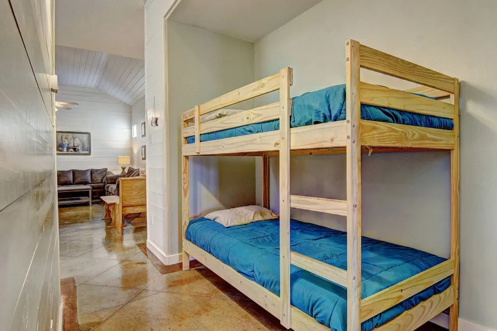 Gone Coastal - 3 Br Condo