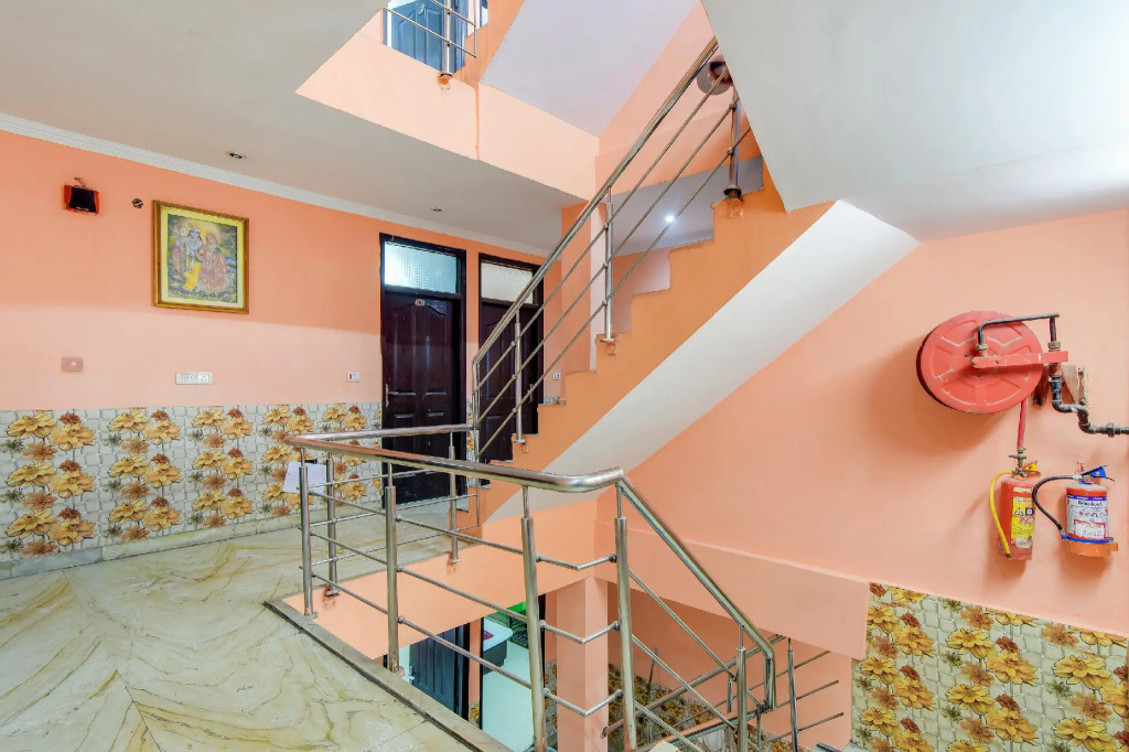 OYO 67901 Hotel Yugh Dx