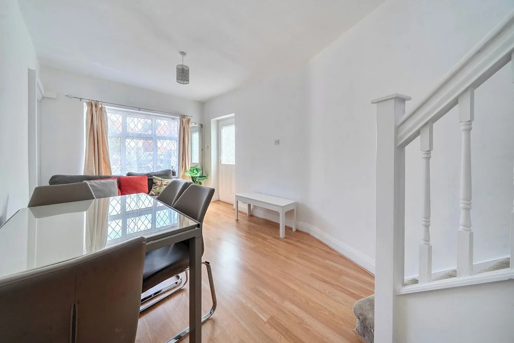 Near Airport - Pets - Parking - Wifi - Sleeps 2
