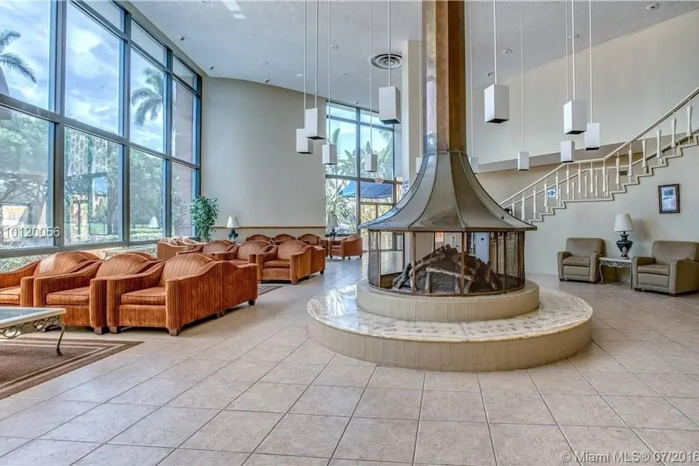 Gorgeous Spot in Hallandale Beach With Pool!!