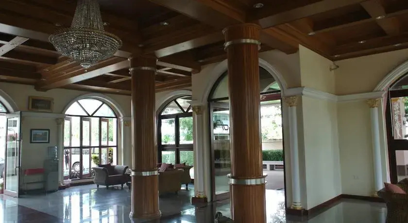 Dee Prom Hotel