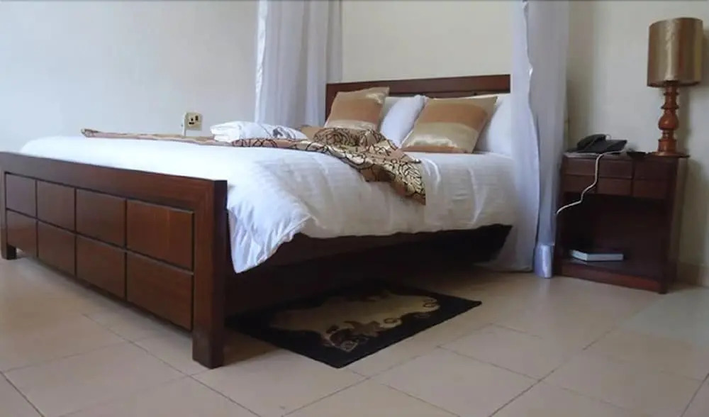 Shalom Hotel
