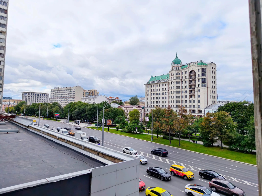 Tverskaya Street (Тверская Стрит) на улице Садовая-Триумфальная 18-20