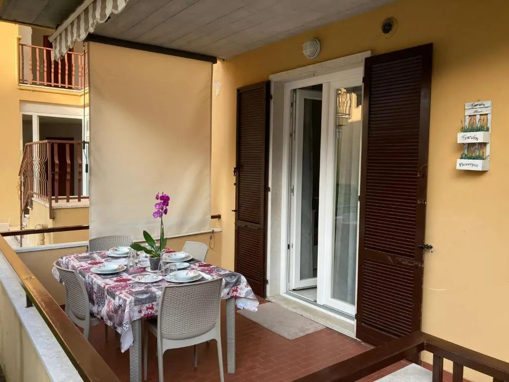 Appartamento a Peschiera del Garda con piscina ID I00538