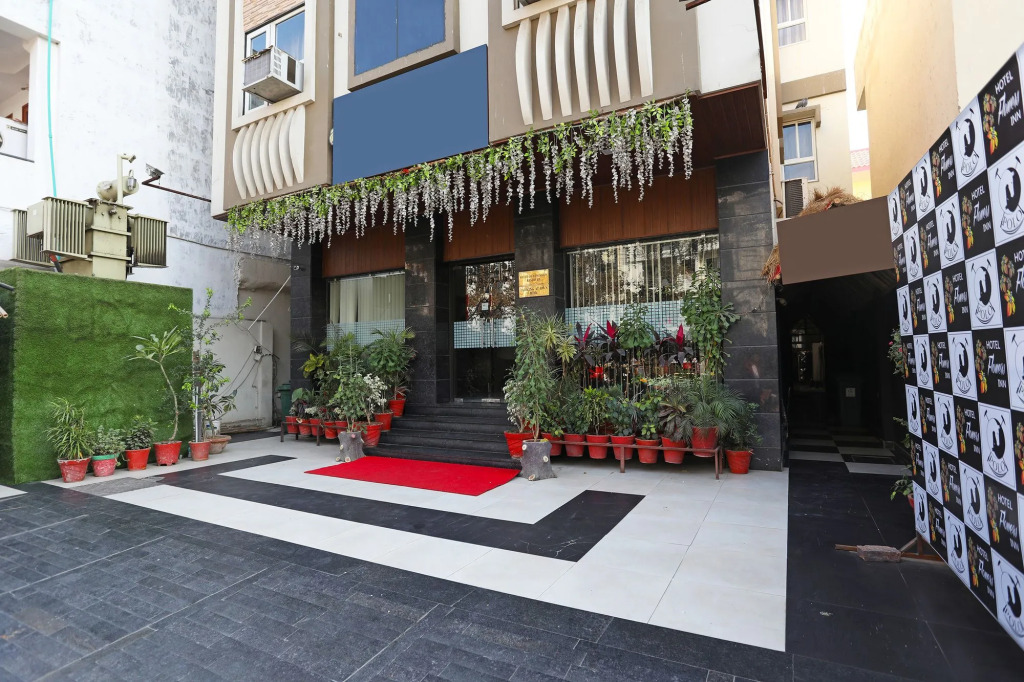 Hotel Flowers Inn