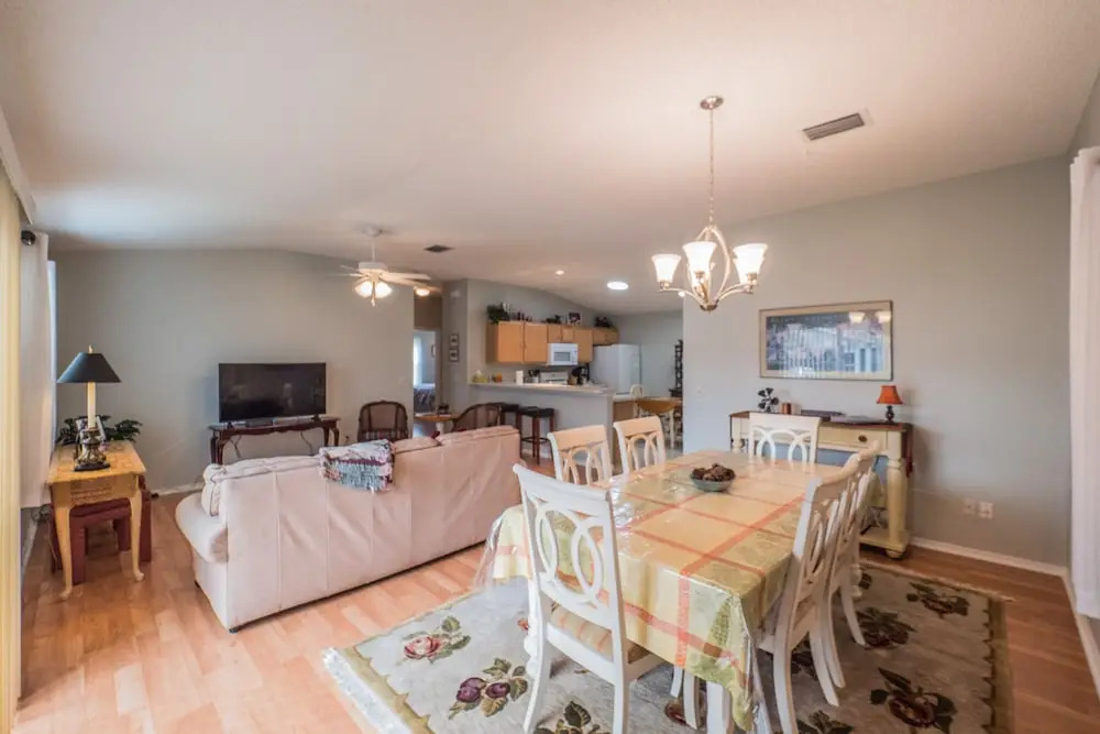 Amelia Avenue 3669 by White Pelican VR