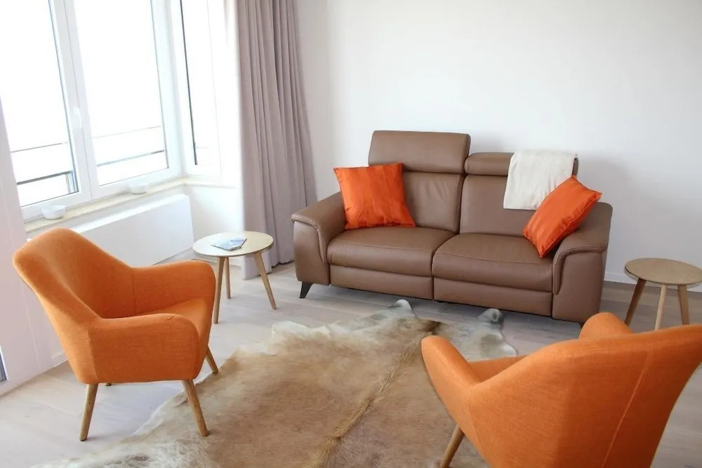 Apartment on Zeedijk with Stunning Sea View