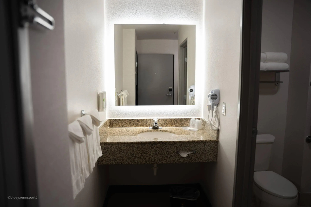Comfort Suites Airport Tukwila Seattle