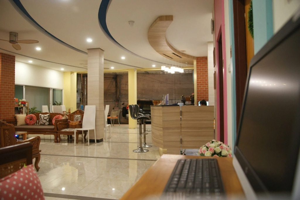 Happy Hostel