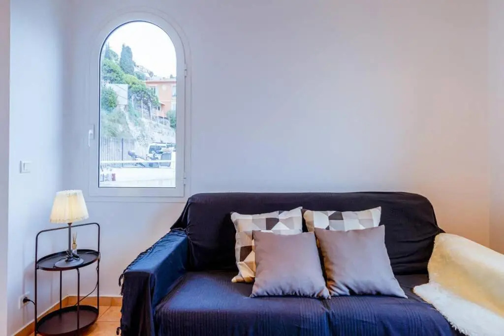 Brand New Studio, Sea View, AirCon, Wifi