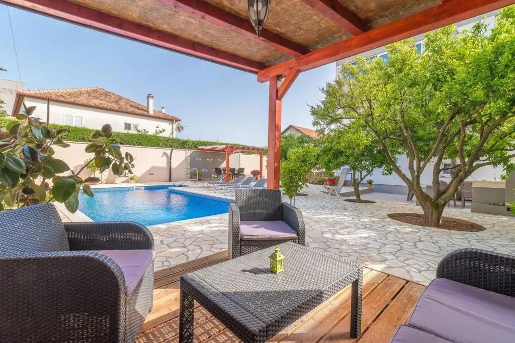 Apartments Villa Odesa with shared pool