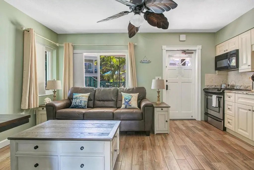 Five Palms Suite 104 - Daily - Weekly - Monthly