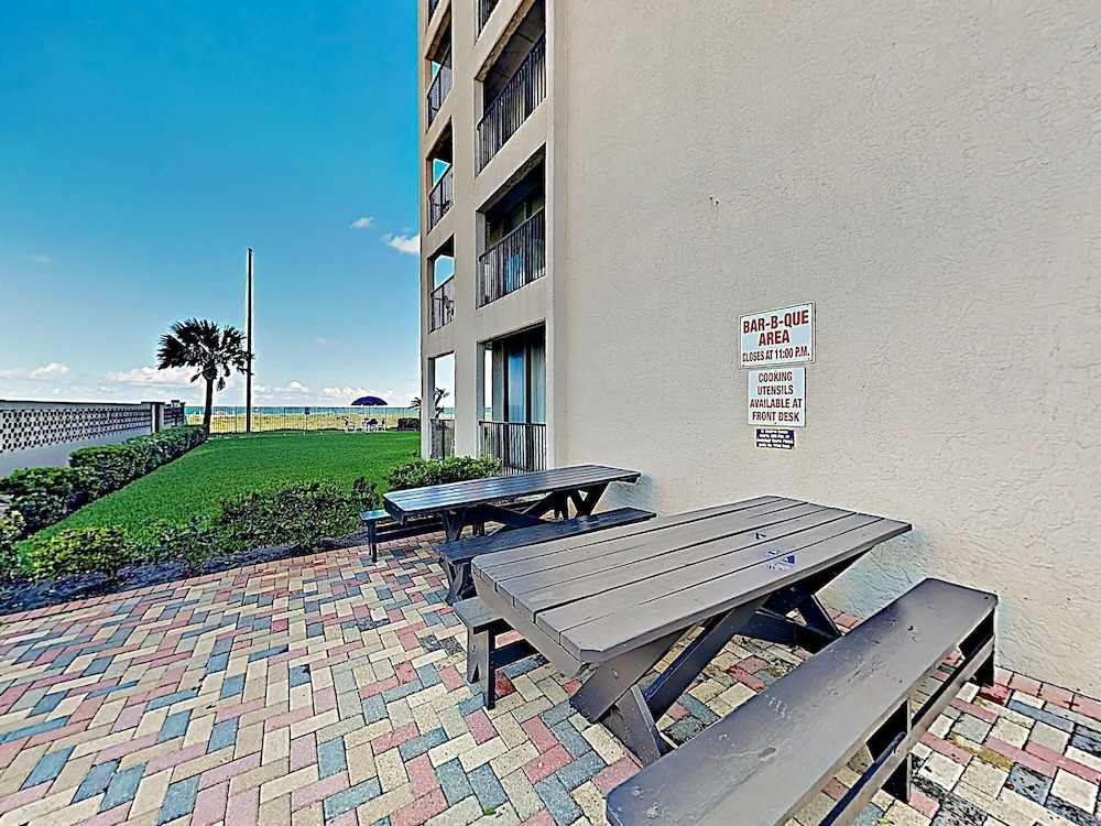 Plush Suntide Penthouse W/ Tennis, Pools & Gym 2 Bedroom Condo