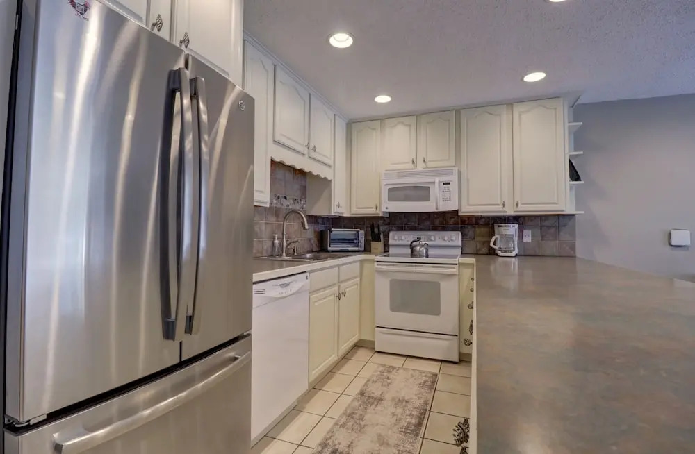 Pet Friendly, Beautifully Remodeled with Mountain Views - SB204 by Redawning