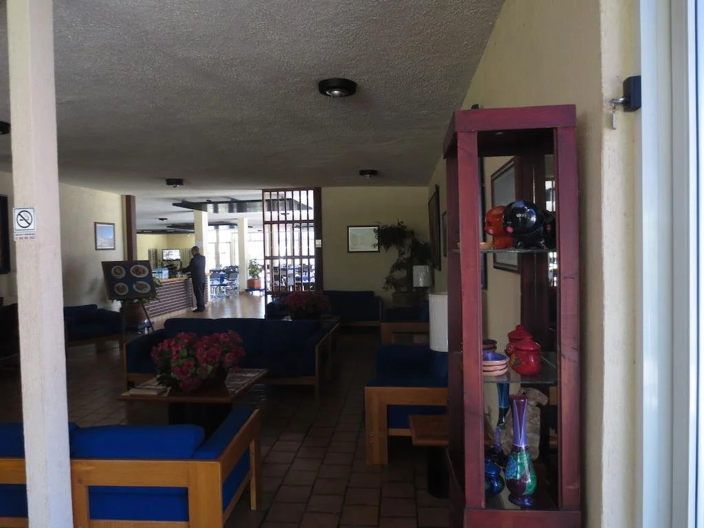 Hotel Las Palmas Midway Inn