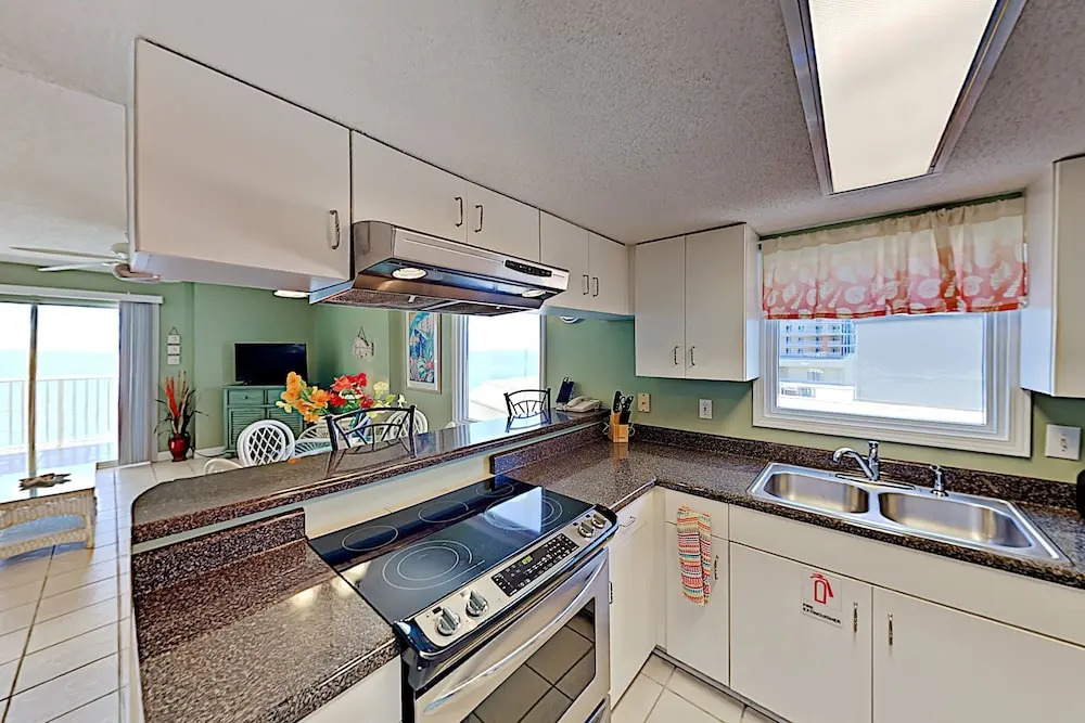 Dazzling Gulf-view W/ 2 Pools Walk To Pier 2 Bedroom Condo