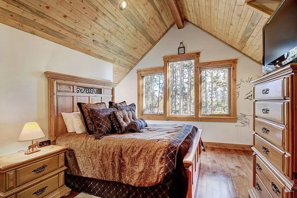 Silver Circle Chalet by RedAwning