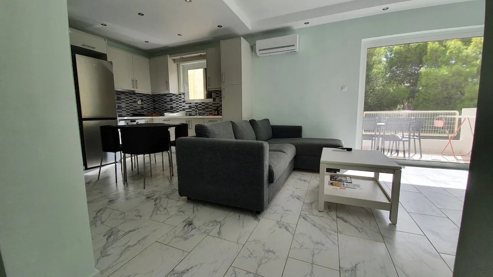 AN3-George's Apt. by the Sea and Airport