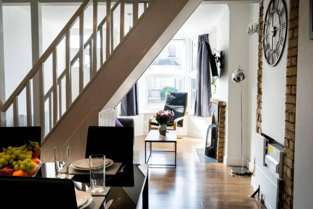 2 bed house, Wifi, dishwasher and garden. Long stay discounts
