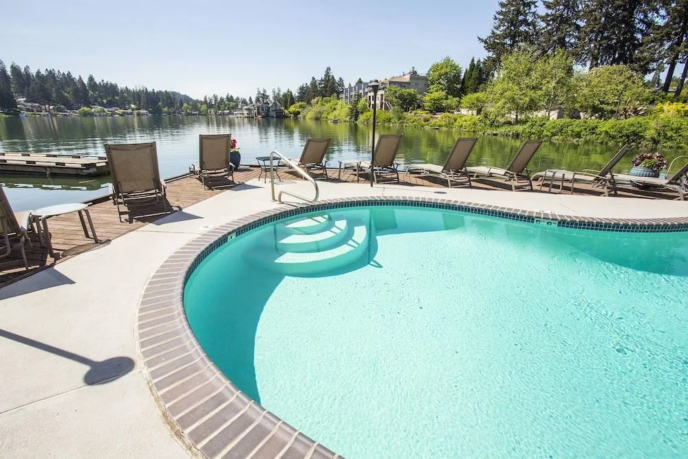 Lakeshore Inn
