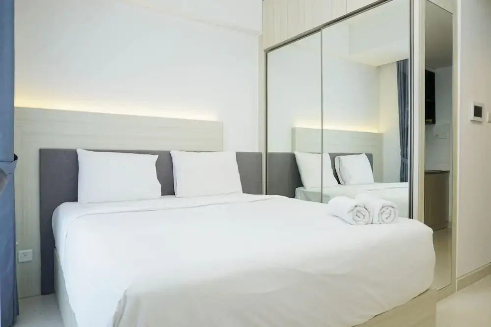 Relax and Comfy with Pool View @ Studio West Vista Apartment