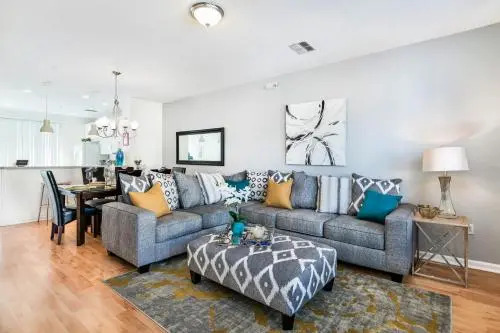 Beautiful Newly Updated Townhome Sleeps 10