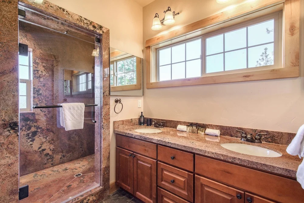 Stunning and Spacious in Truckee by RedAwning