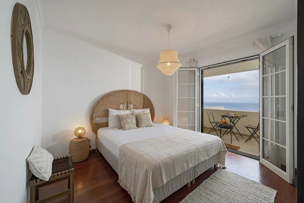 Casa Skyline by An Island Apart