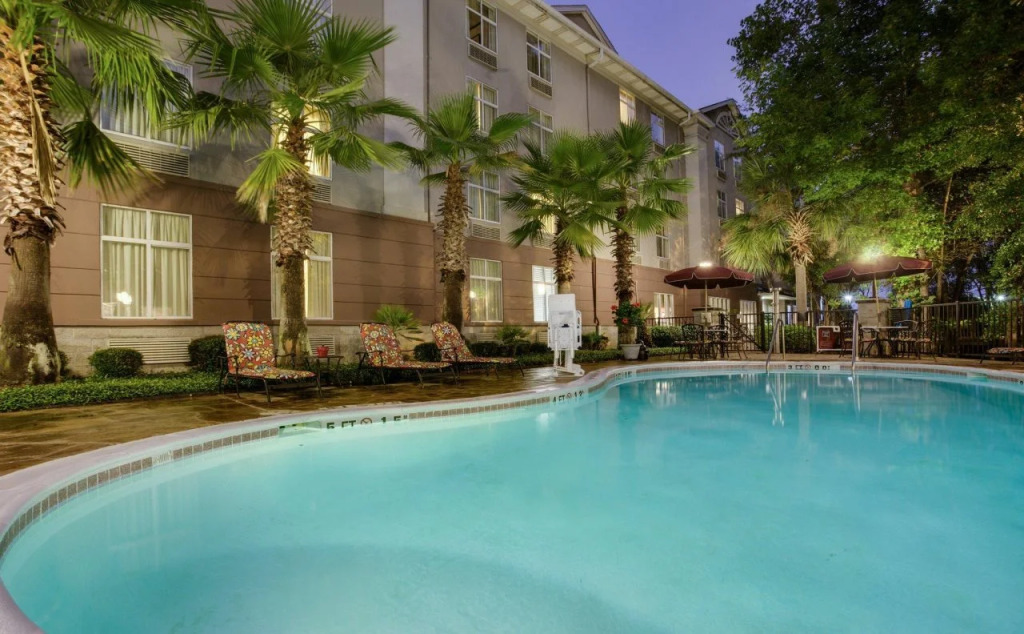 Holiday Inn Express Hotel & Suites Charleston - Northwoods by IHG