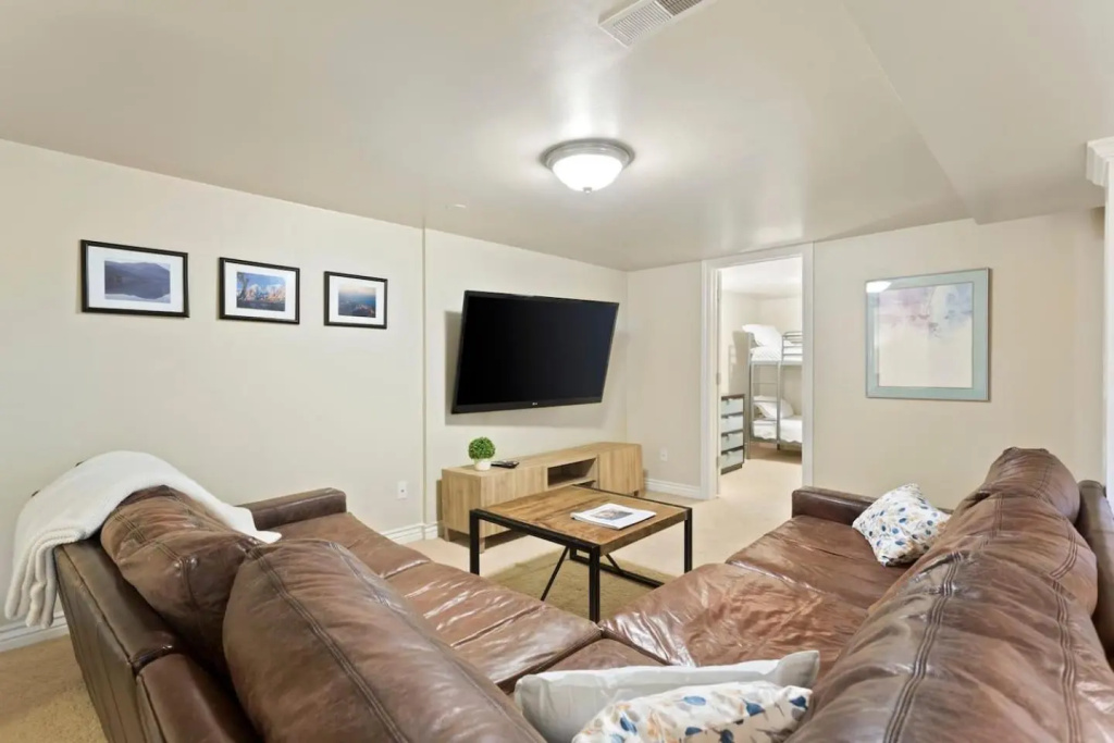 5 Bedroom Perfect Location to see the City and Ski Resorts