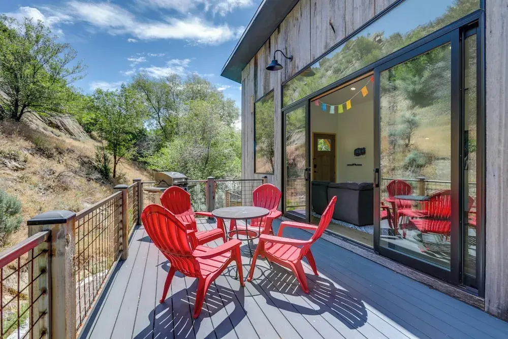 New Castle Getaway w/ Grill & Mountain Views!