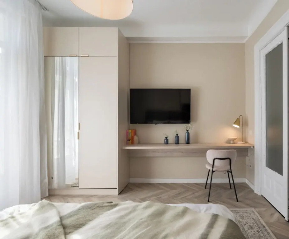 Refined & Spacious 3-Bedroom Flat Near Cismigiu, Balcony with Boulevard Views
