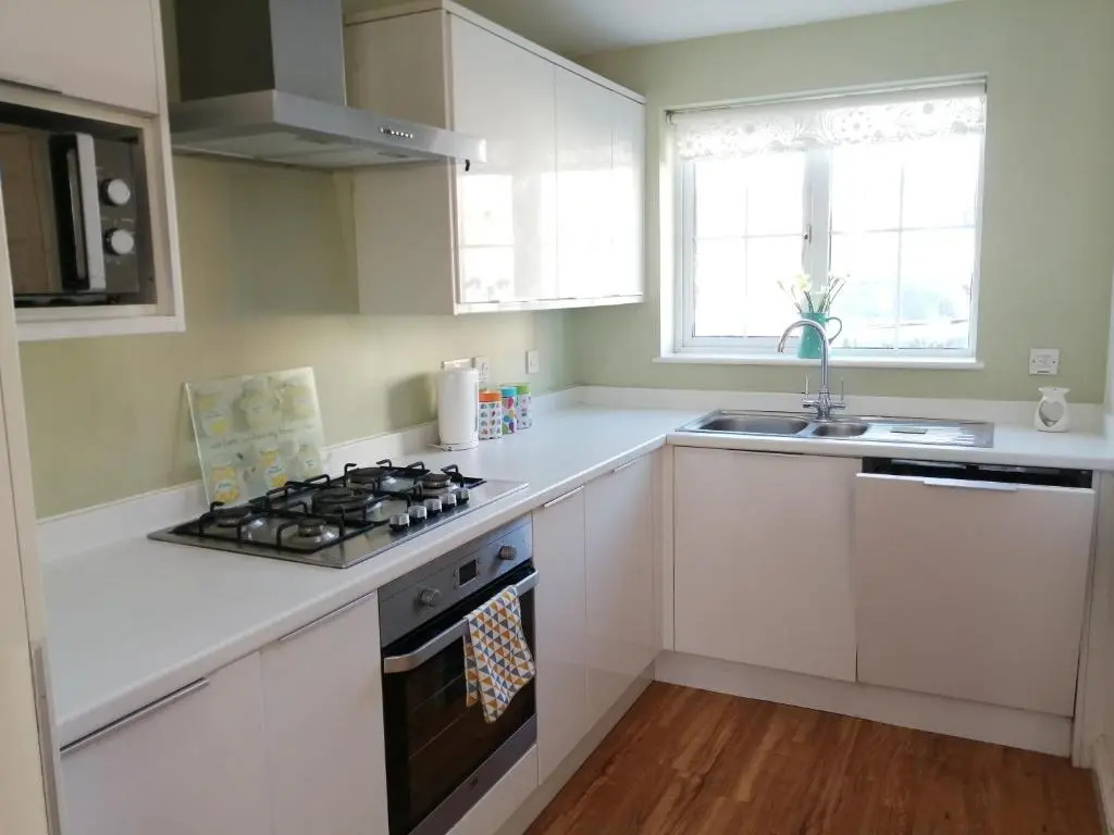Spacious townhouse with sea views near Cardiff