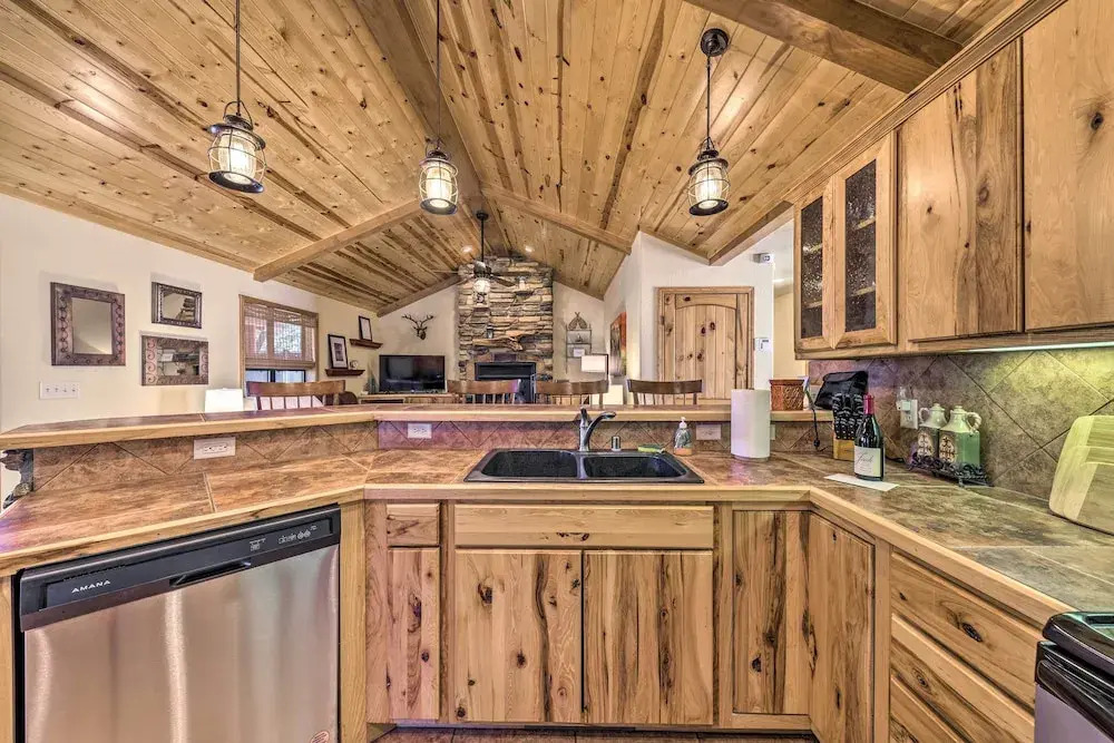 Cozy Ruidoso Cabin Retreat w/ Private Hot Tub