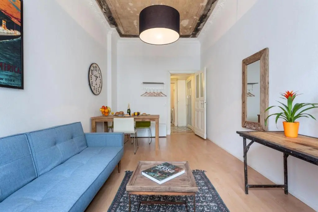 The Gleditsch - Central Schöneberg location, 1BR, 1 living room, group friendly, ideal for 2 - 4 Guests