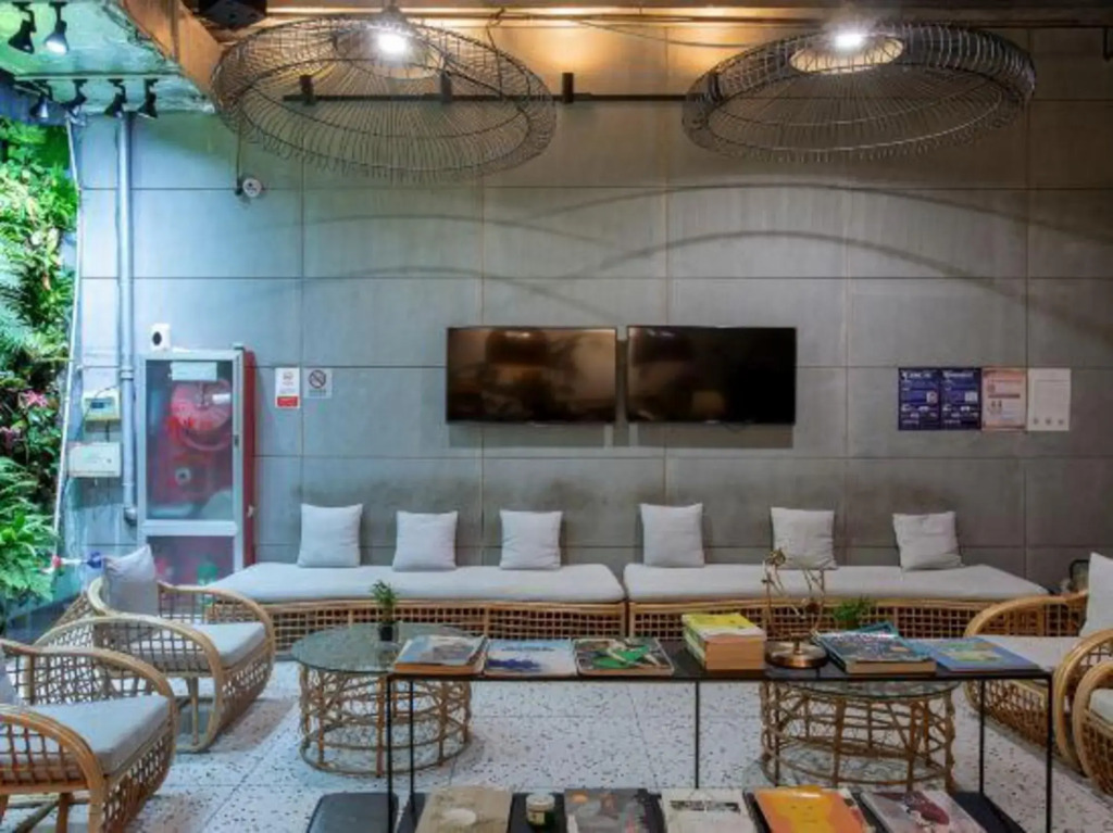 Jue Hotel (Greenbelt Window of Zhengzhou High-speed Railway East Station)