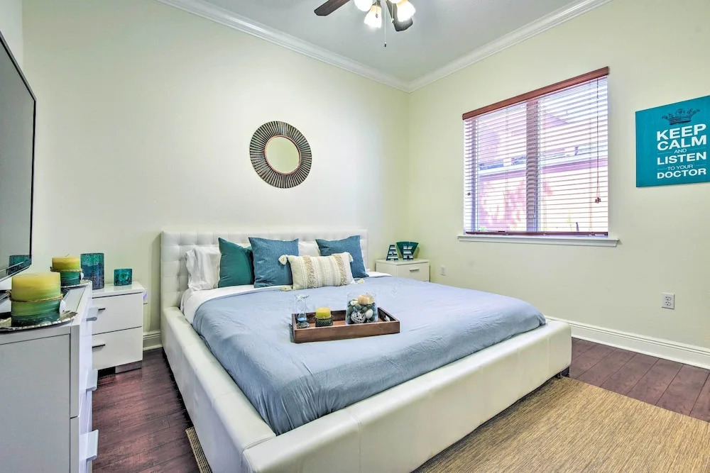 Sunny Sarasota Abode w/ Yard ~ 1 Mi to Dtwn!