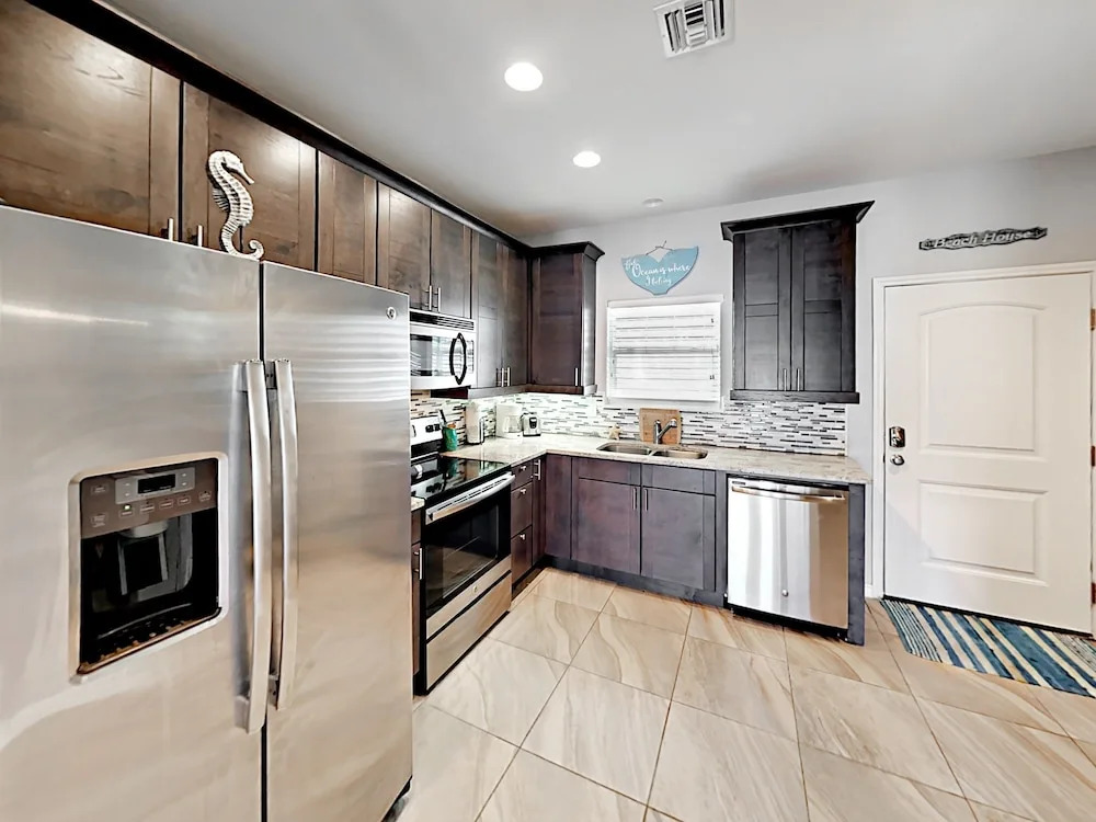 Walk To Beach 4br/3ba  - Port Aransas 4 Bedroom Townhouse