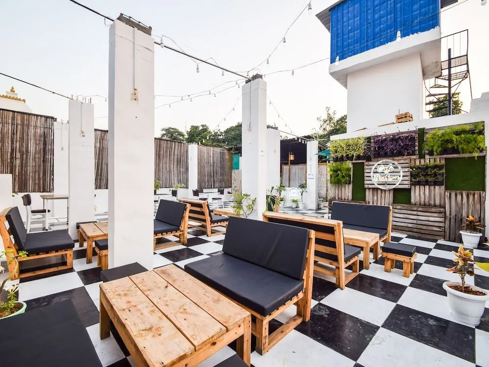 OYO 23539 Hotel Sapphire
