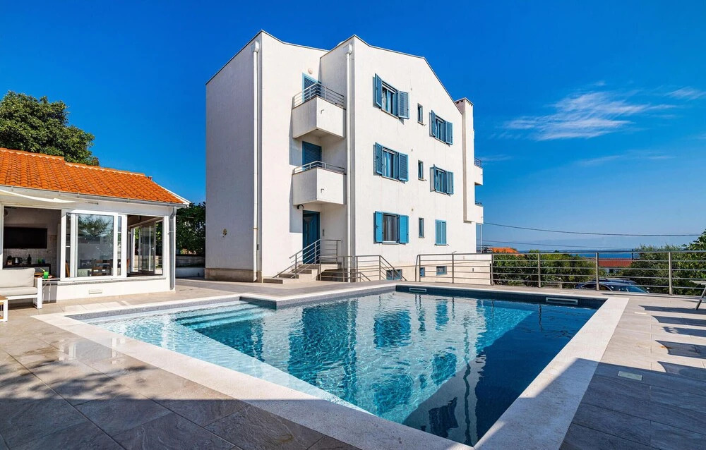 Nice Apartment in Lukoran With 1 Bedrooms, Wifi and Outdoor Swimming Pool