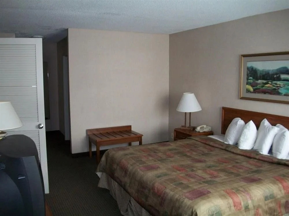 The Moraine Inn Suites & Conference Center
