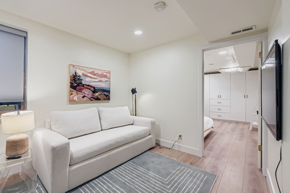 Pet Friendly! Elevation 25 2 Bedroom Home