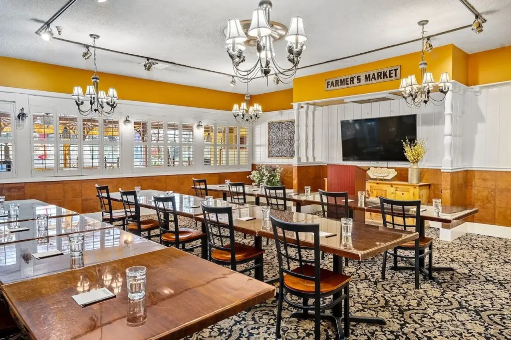 Apple Farm Inn
