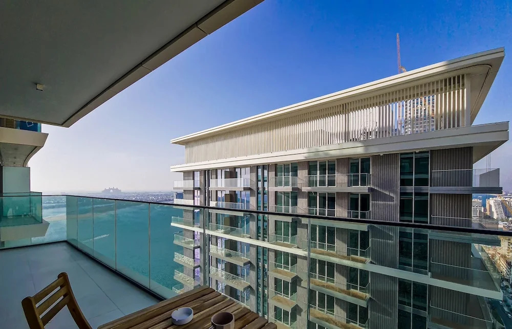 Stylish 2BR in Emaar Beach Front w/ Private Beach
