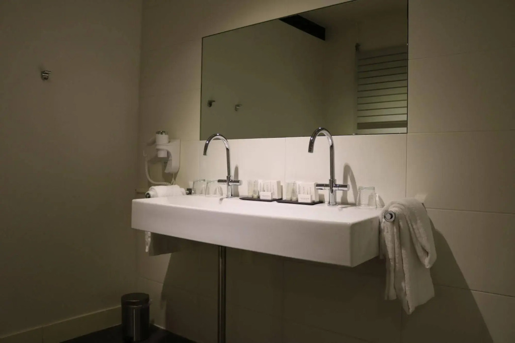 Hotel Vrythof - just a room - digital check-in, key by email or SMS