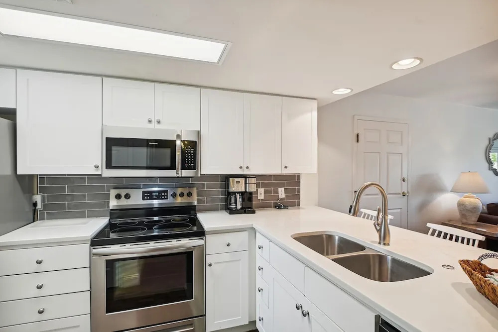 Seacrest 301B is a 2 BR Gulf front on Okaloosa Island by RedAwning