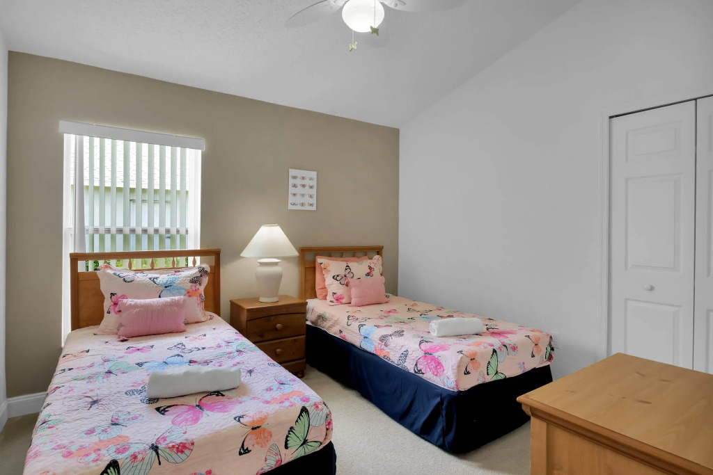 SWH812BD - 4 beds pool & spa home - Gated