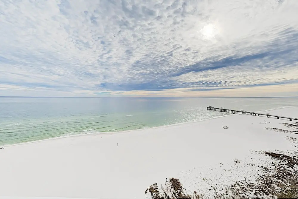 Oceanfront Paradise W/ 2 Pools & Beach Access 4 Bedroom Condo