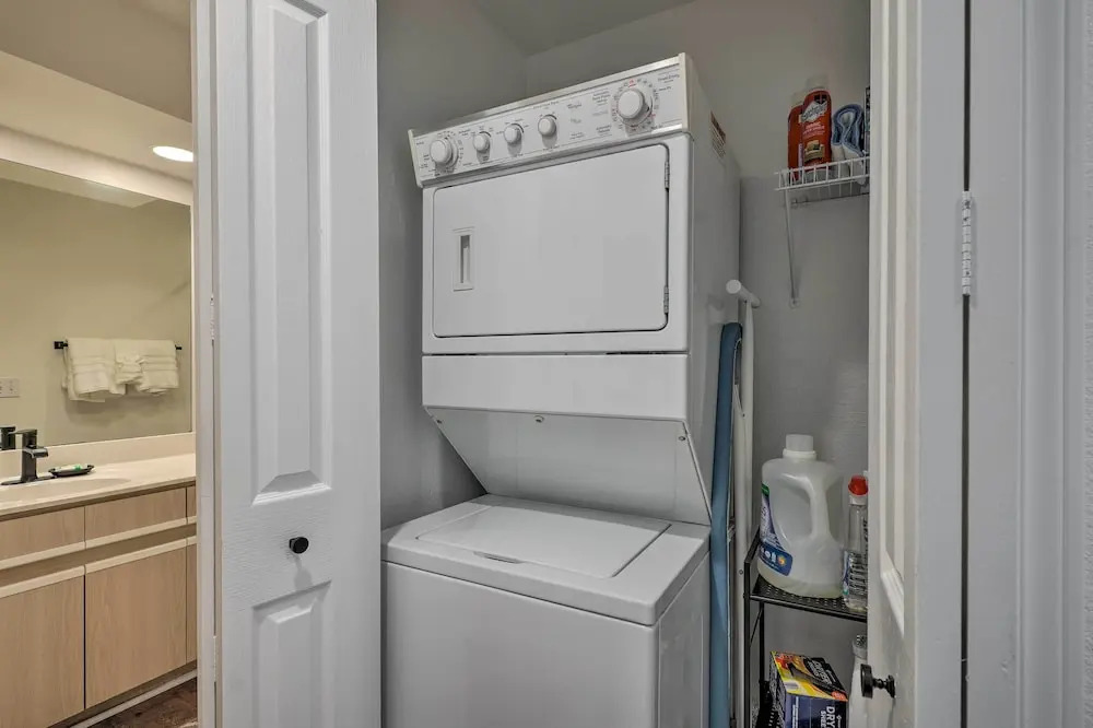 Sunroom, Fireplace: Lakefront Branson Condo