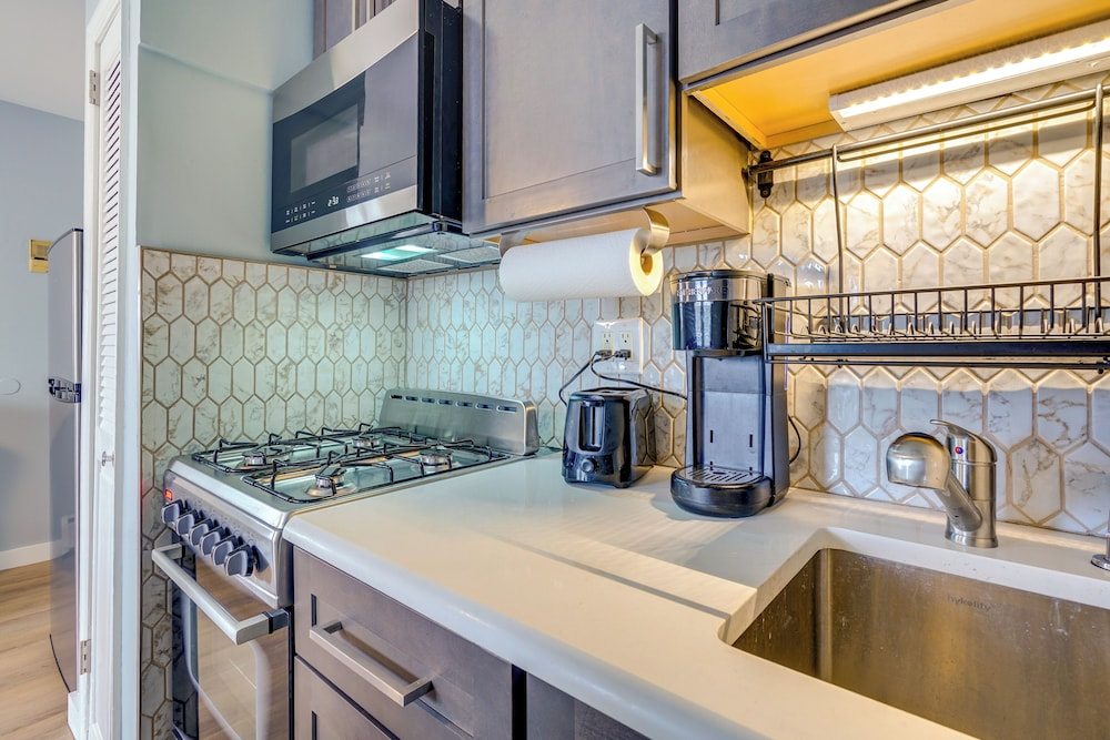 Centrally Located Ocean City Apt < 1 Mi to Beaches